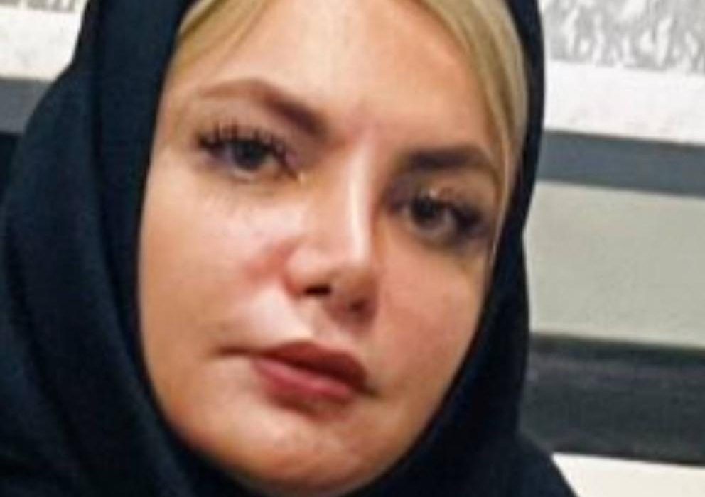 اثری از المیرا پناهی درین کبود از شاعران انتشارات حوزه مشق